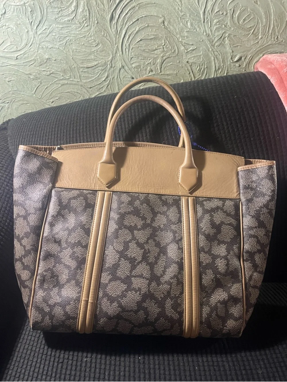 Large leopard print Yves Saint Laurent tote. Great condition. - Picture 5 of 16